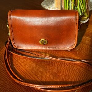 Vintage Coach turnlock pocket purse crossbody, full grain leather